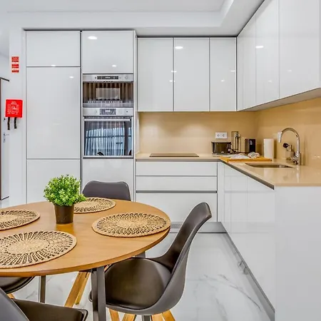 Apartman Sublime And Bright 2 Bdr By Lovelystay *