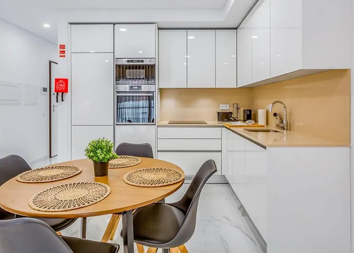 Apartment Sublime And Bright 2 Bdr By Lovelystay *