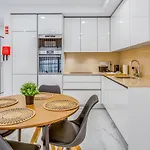 Apartment Sublime And Bright 2 Bdr By Lovelystay *