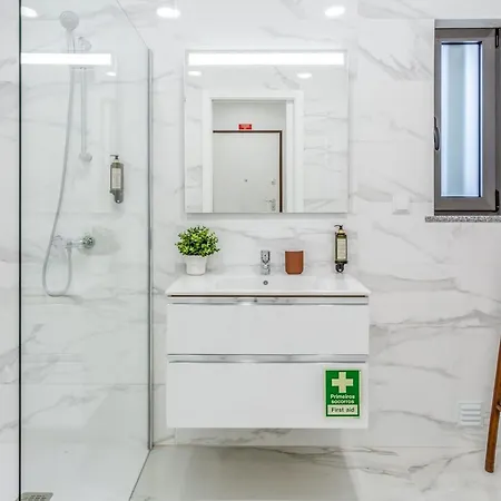 Sublime And Bright 2 Bdr By Lovelystay *