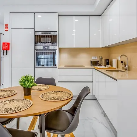 Apartment Sublime And Bright 2 Bdr By Lovelystay *